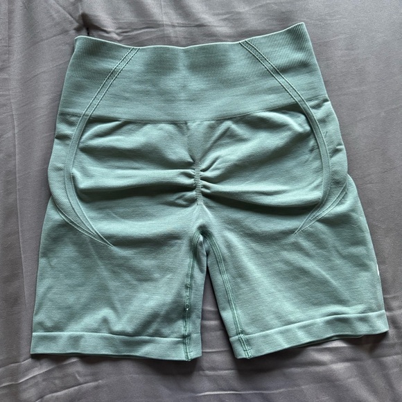 sage green oner active effortless seamless shorts - Picture 3 of 4